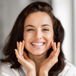 Cilt Bakımı Tavsiyelerinde Bilim mi, Sosyal Medya mı? Dermatolog ve Influencer Önerileri Arasındaki Fark