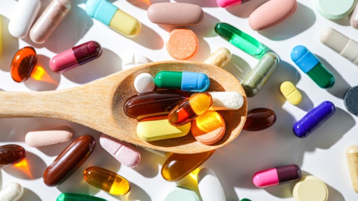 Cilt İçin Hangi Besin Takviyeleri Gerekli? Gerçekten Vitamin Almaya Değer mi?